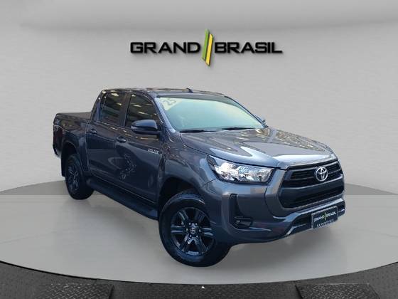 TOYOTA HILUX 2.8 D-4D TURBO DIESEL CD SR 4X4 AUTOMÁTICO TOYOTA HILUX 2.8 D-4D TURBO DIESEL CD SR 4X4 AUTOMÁTICO
